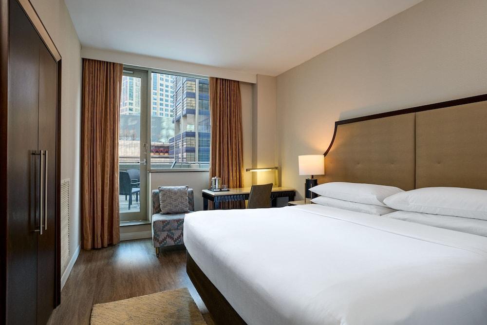 Sheraton Brooklyn New York Hotel Room Type - Room, 1 King Bed, Balcony