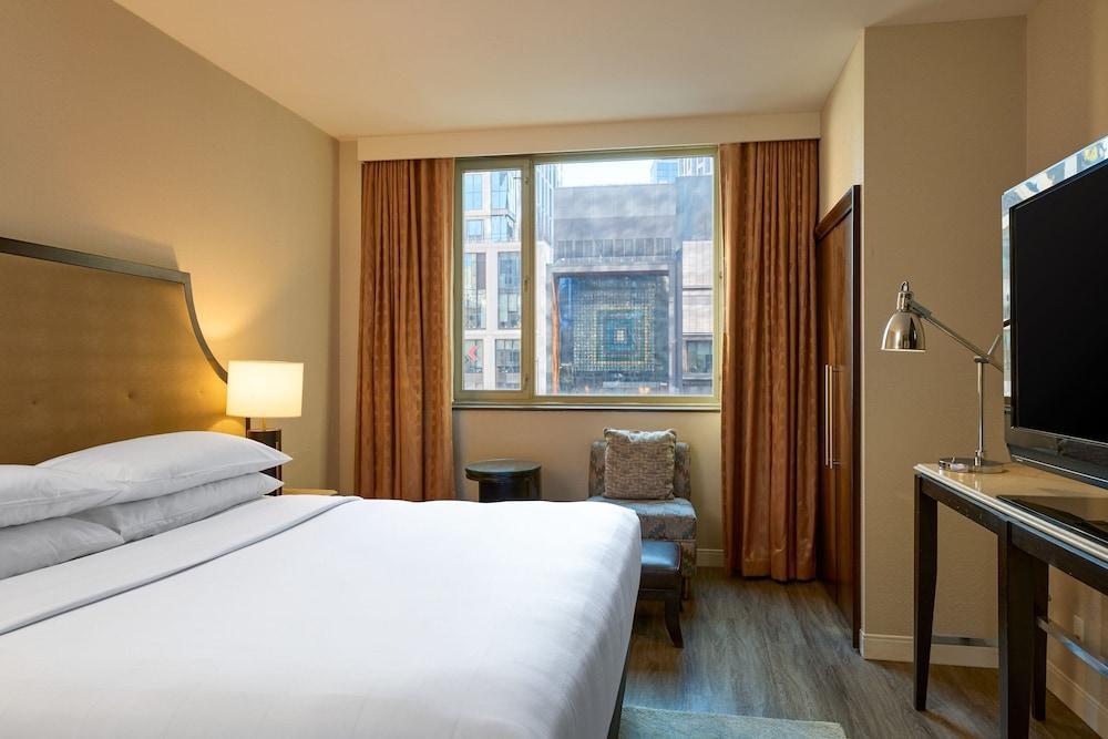 Sheraton Brooklyn New York Hotel Room Type - Suite, 1 King Bed with Sofa bed Sheraton Brooklyn New York Hotel Room Type - Suite, 1 King Bed with Sofa bed