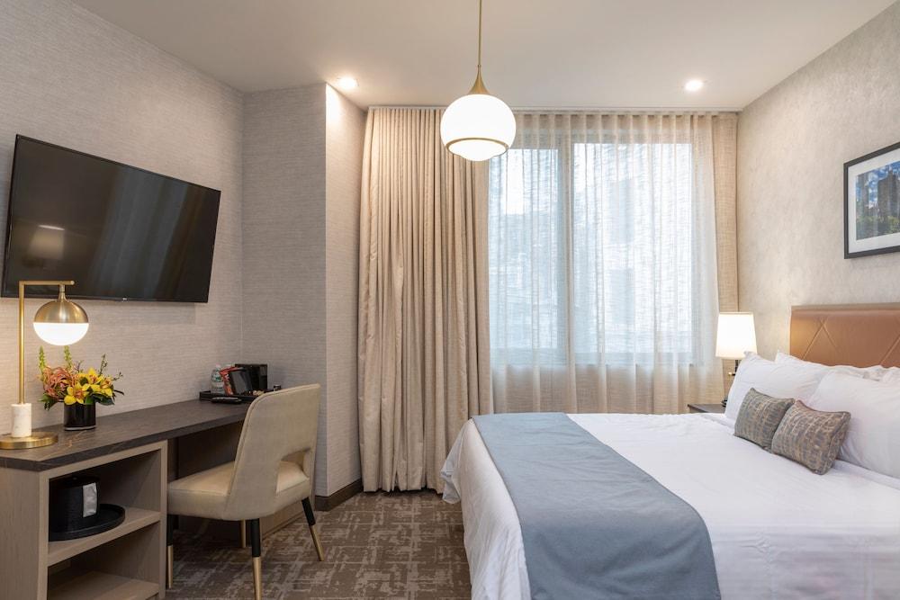 Broadway Plaza Hotel Room Type - Deluxe Room, 1 King Bed