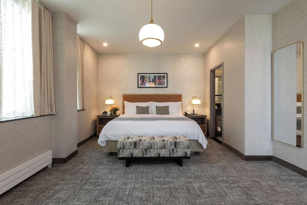 Broadway Plaza Hotel Room Type - Gotham Jr. Suite King Terrace Broadway Plaza Hotel Room Type - Gotham Jr. Suite King Terrace