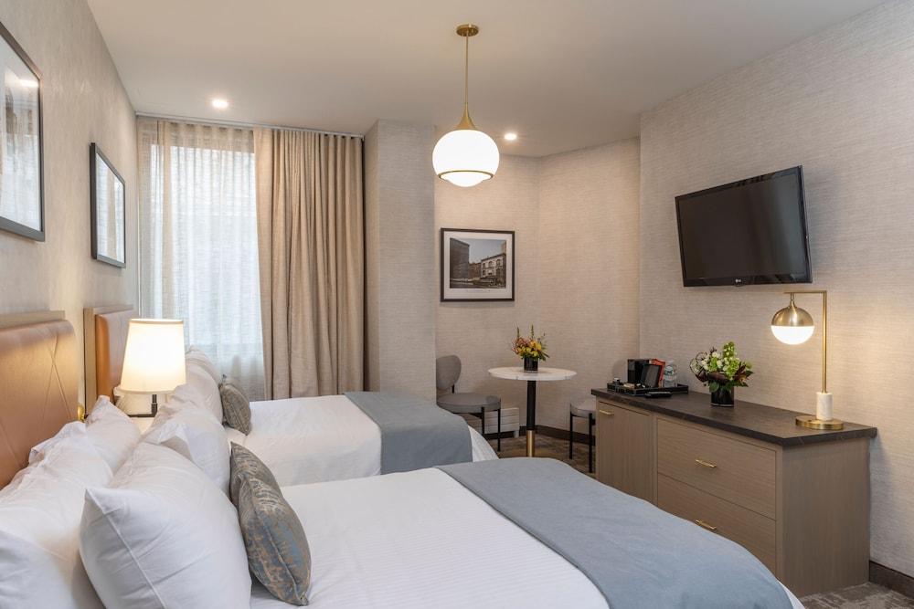 Broadway Plaza Hotel Room Type - Deluxe Room, 2 Full Beds