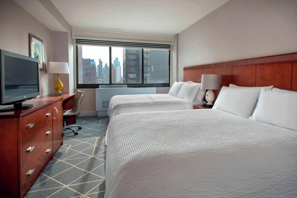 Courtyard by Marriott New York Manhattan/Fifth Avenue - Tap to explore photos