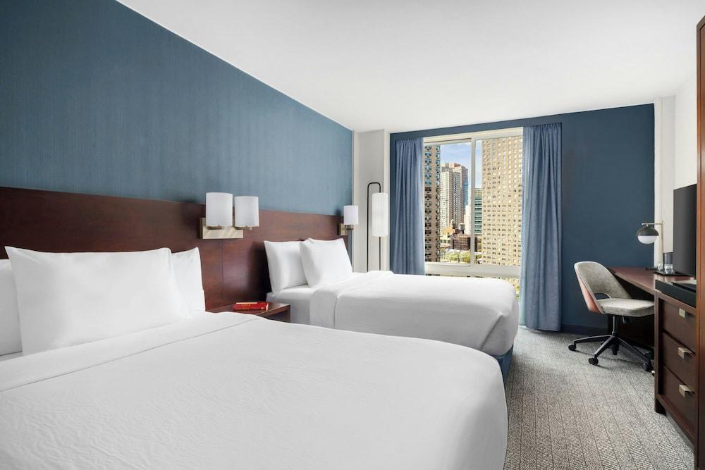 Courtyard by Marriott New York Manhattan/Upper East Side Room Type - Room, 2 Queen Beds, Hearing Accessible (Roll-in Shower, High Floor)