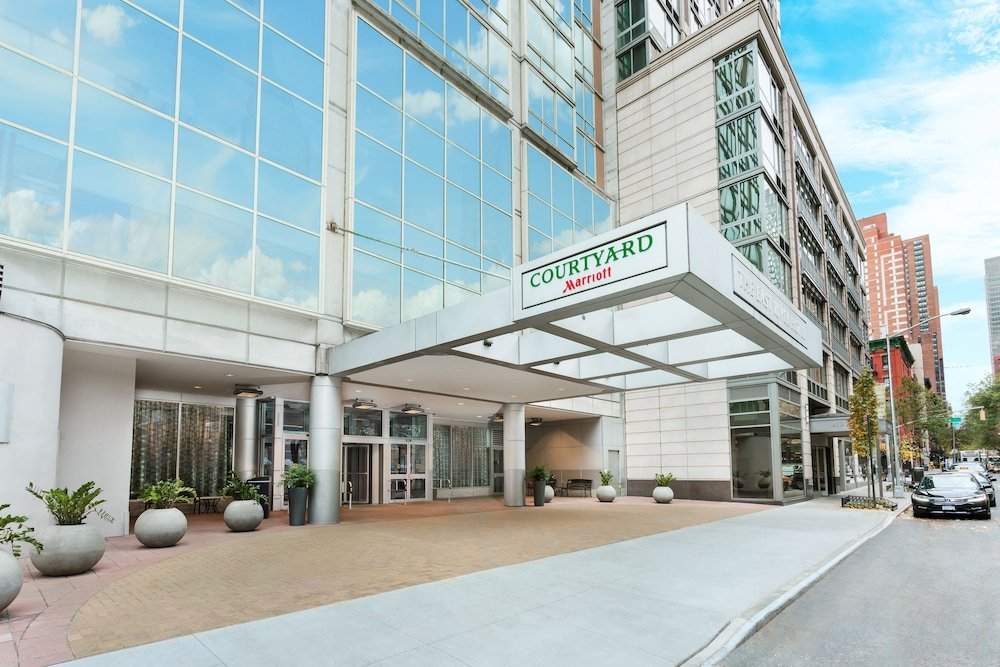 Courtyard by Marriott New York Manhattan/Upper East Side - Tap to explore photos
