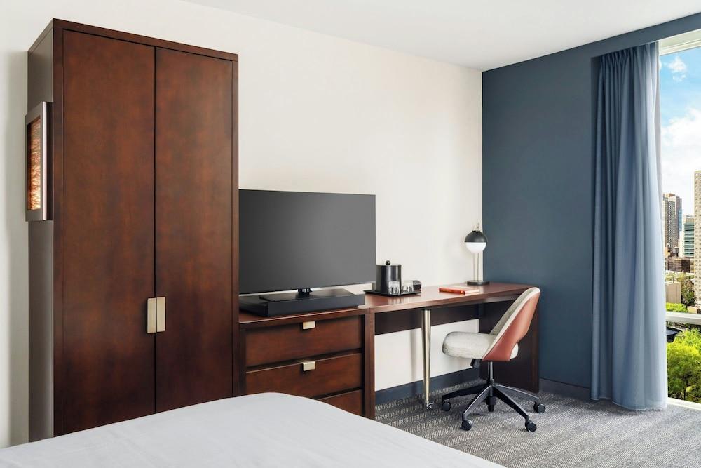 Courtyard by Marriott New York Manhattan/Upper East Side Room Type - Room, 1 King Bed with Sofa bed (High Floor)