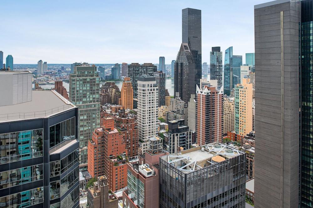 Courtyard by Marriott New York City Manhattan Midtown East - Tap to explore photos