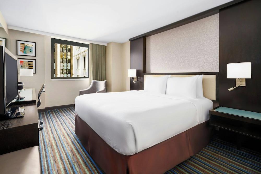 Courtyard by Marriott New York Manhattan/Times Square - Tap to explore photos