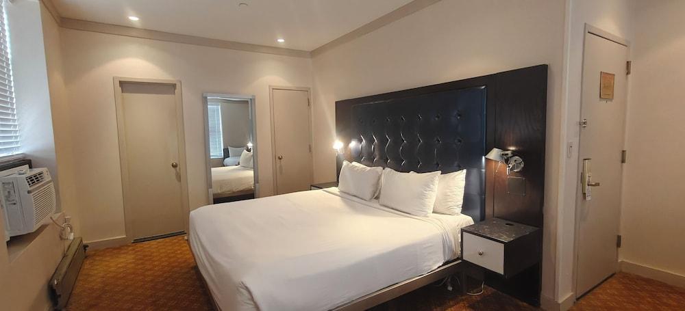 Night Hotel Broadway Room Type - Bronze Junior Suite Night Hotel Broadway Room Type - Bronze Junior Suite