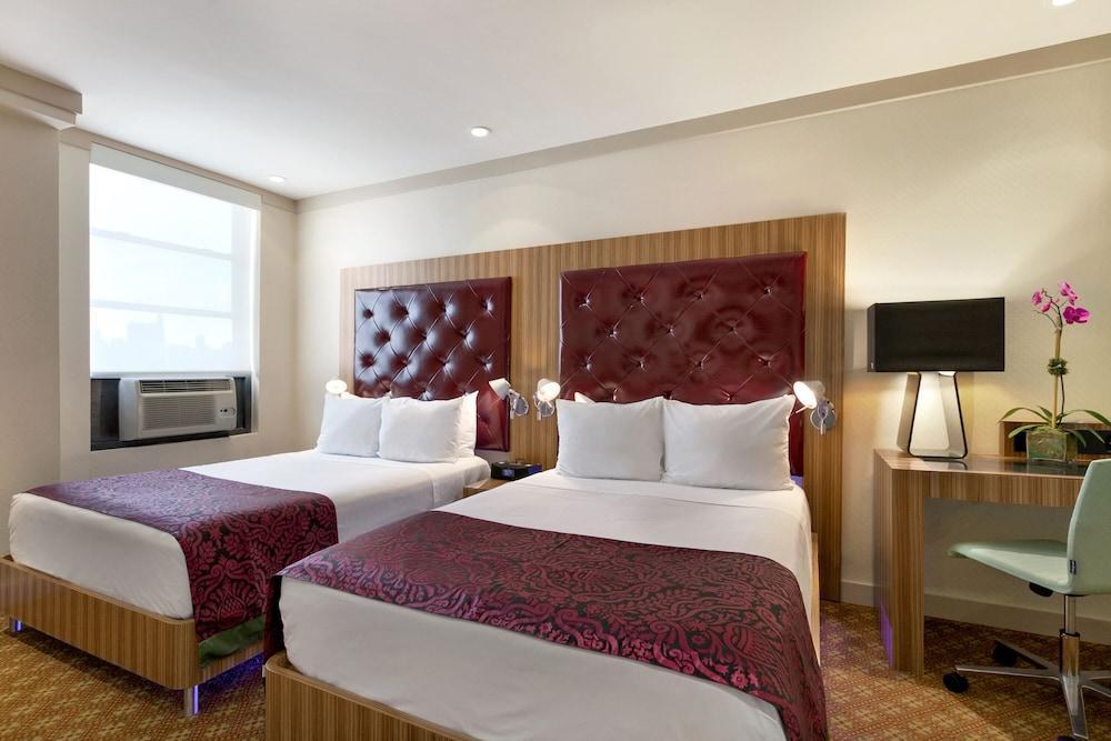 Night Hotel Broadway Room Type - Silver, 2 Full Beds