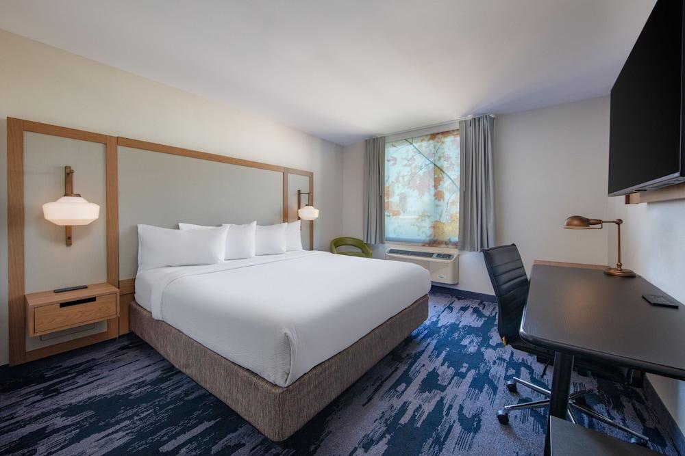 Fairfield Inn by Marriott JFK Airport - Tap to explore photos
