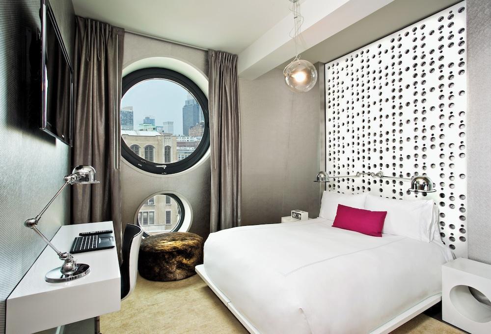 Dream Downtown, by Hyatt Room Type - Room, 1 Queen Bed (Bronze)