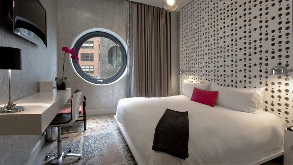 Dream Downtown, by Hyatt Room Type - Room, 1 King Bed (Bronze)