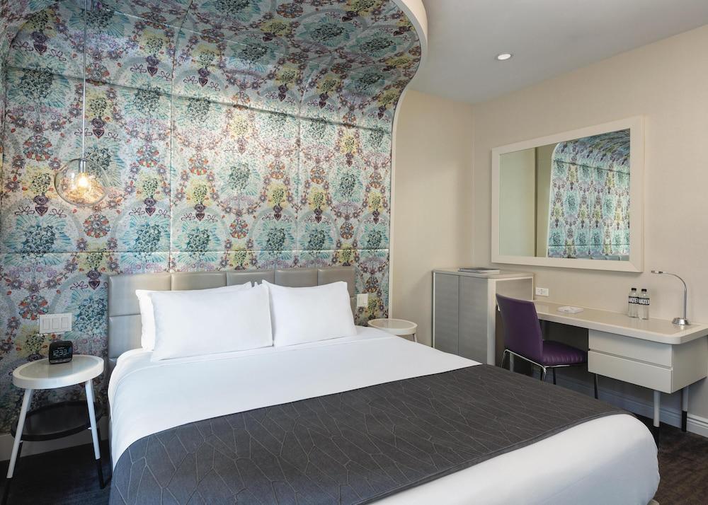 Dream Midtown, by Hyatt Room Type - Room, 1 King Bed (Bronze)