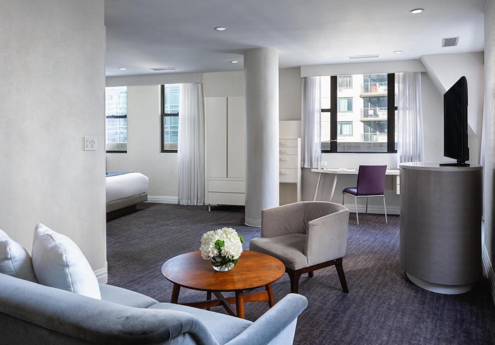Dream Midtown, by Hyatt Room Type - Studio Suite, 1 King Bed (Gold)
