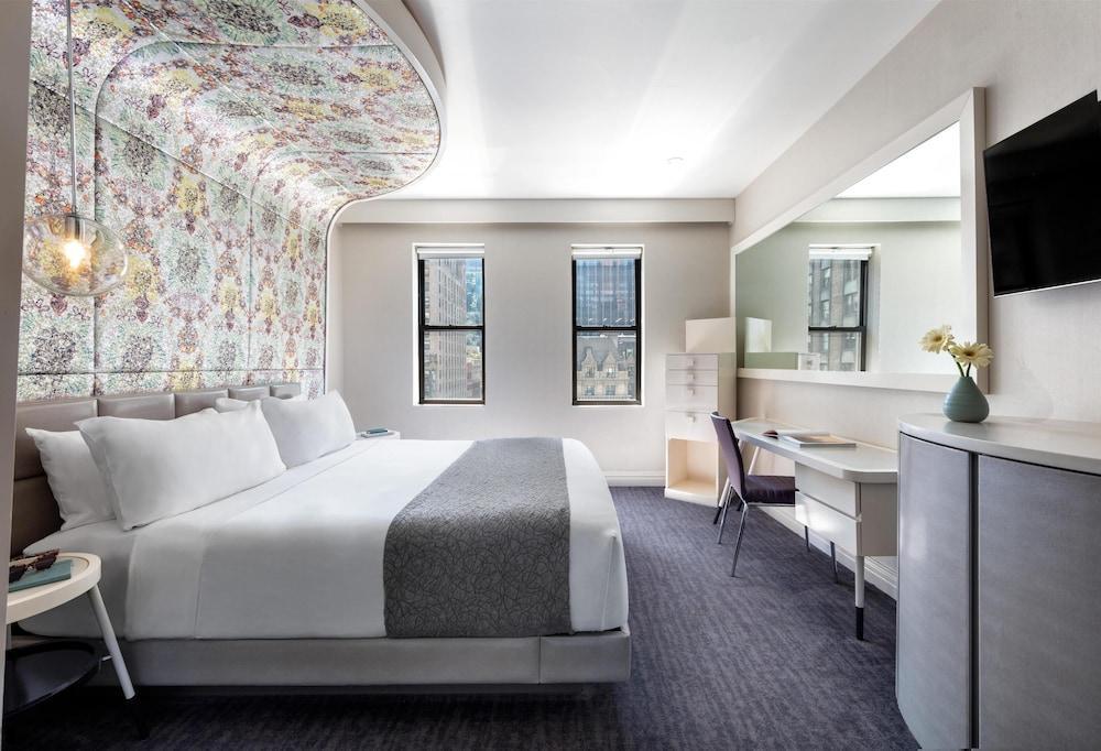 Dream Midtown, by Hyatt Room Type - Room, 1 King Bed (Silver)