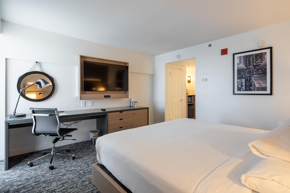 DoubleTree by Hilton New York JFK Airport - Tap to explore photos