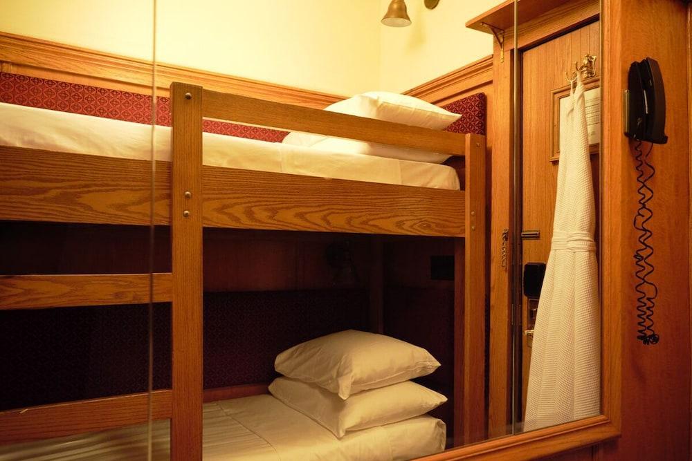 West Village Eurohostel Room Type - Bunk Bed Cabin, Shared Bathroom