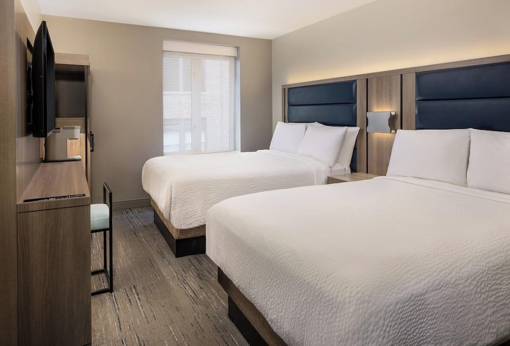 Holiday Inn Express - New York City Chelsea - Tap to explore photos