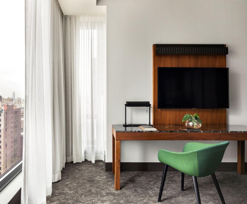 Kimpton Hotel Eventi, an IHG hotel Room Type - Room, 1 King Bed, City View