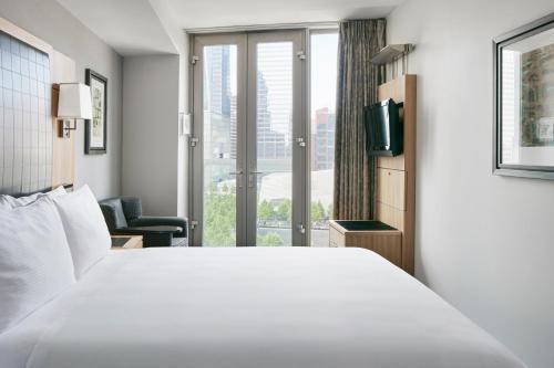 Club Quarters Hotel, World Trade Center - Tap to explore photos