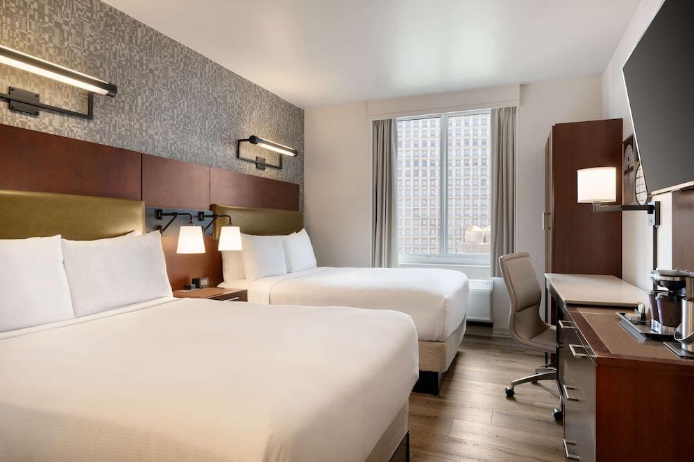 DoubleTree by Hilton New York Downtown Room Type - Room, 2 Double Beds, Non Smoking, City View