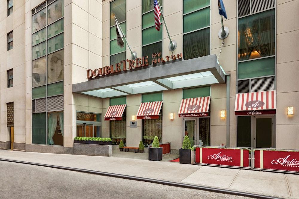 DoubleTree by Hilton New York Downtown - Tap to explore photos