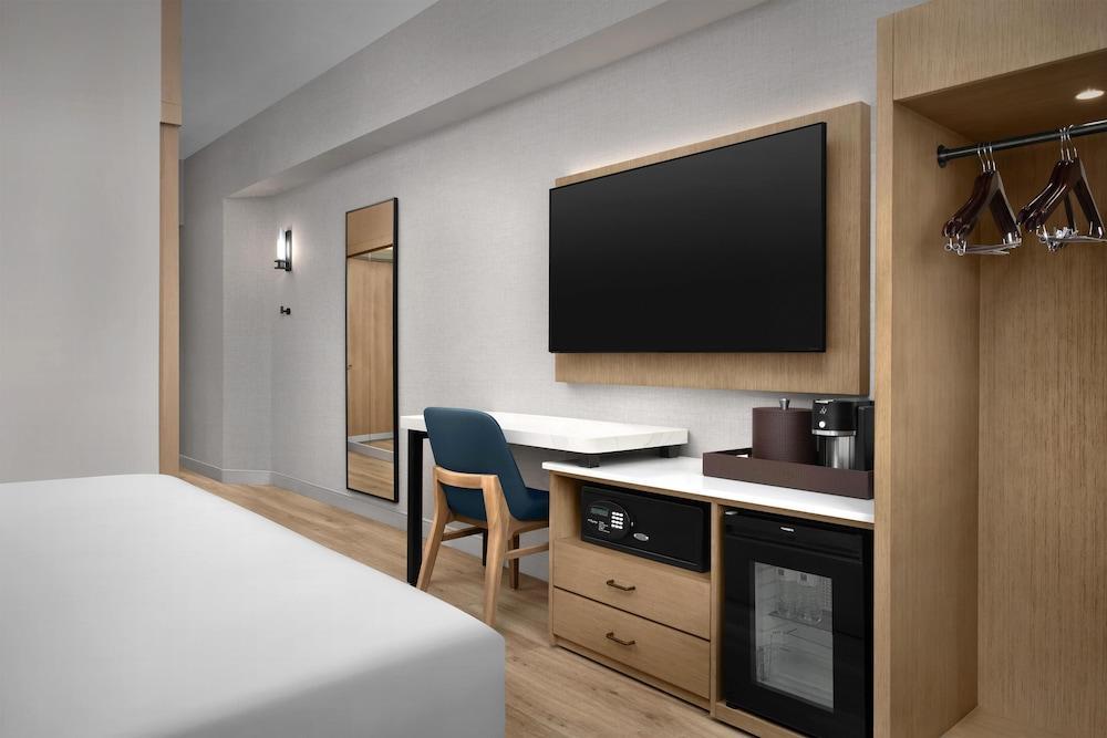 Hyatt Herald Square New York Room Type - Room, 1 King Bed, City View