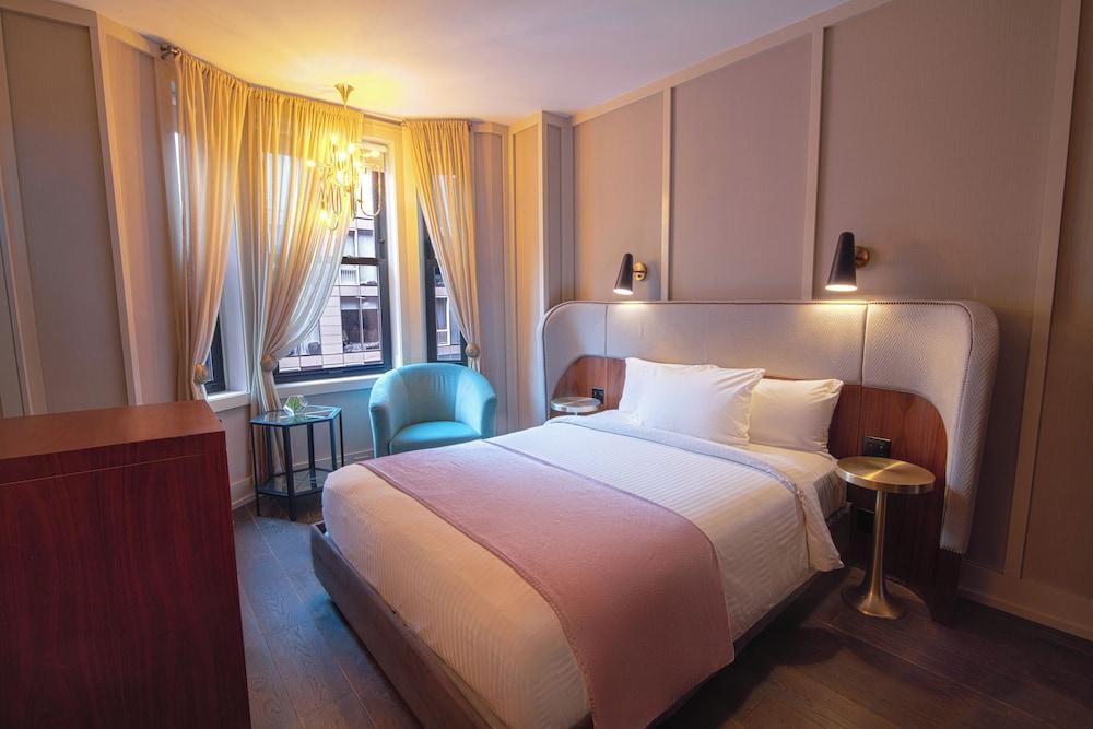 The Evelyn Hotel Room Type - Deluxe Room, 1 King Bed
