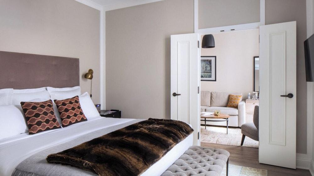 HGU New York Room Type - Suite, 1 King Bed with Sofa bed