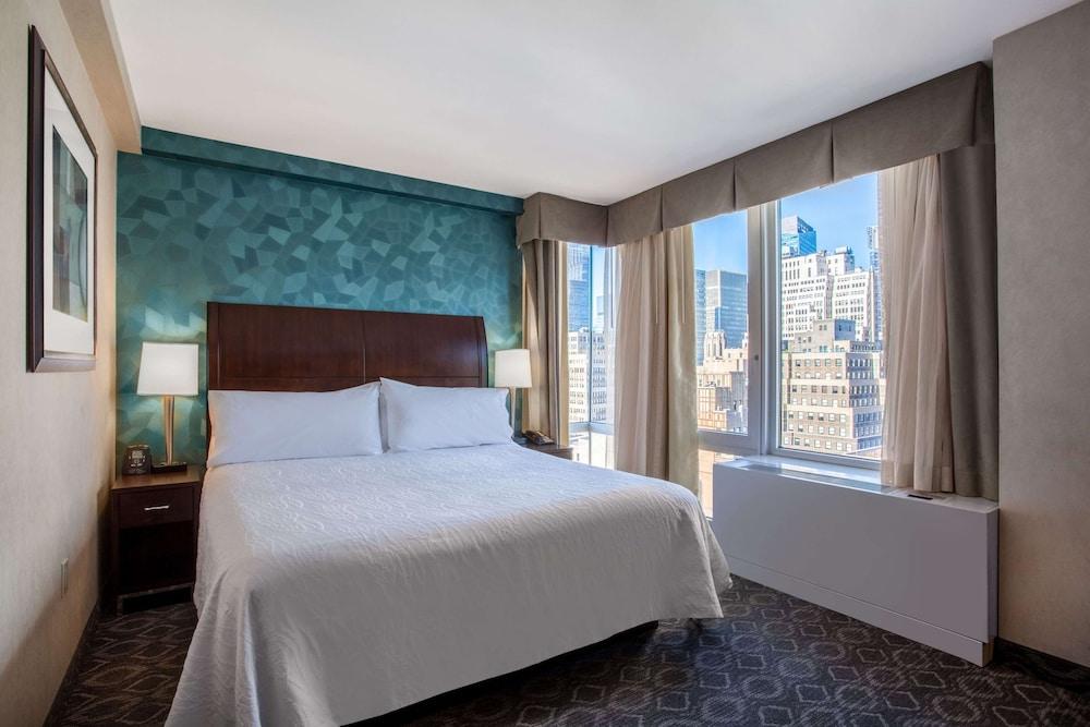 Hilton Garden Inn New York/West 35th Street - Tap to explore photos