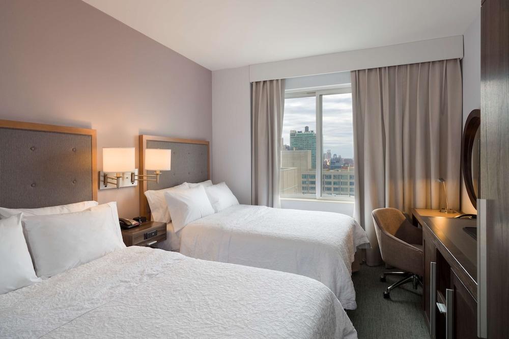 Hampton Inn by Hilton Manhattan/Times Square South - Tap to explore photos