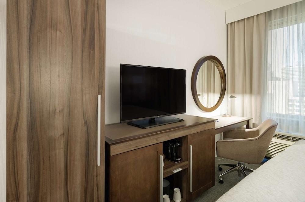 Hampton Inn by Hilton Manhattan/Times Square South Room Type - Room, 1 Double Bed