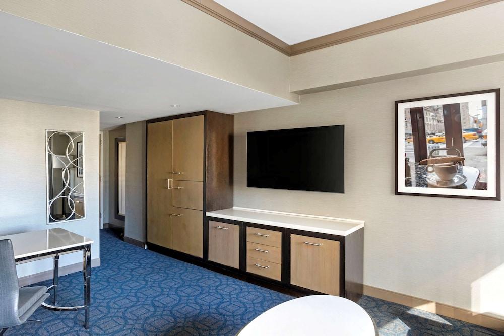 Hilton Club New York Room Type - 2 Bedroom 2 King Suite with Queen Sofabed