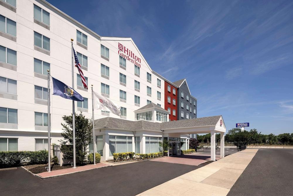 Hilton Garden Inn Queens/JFK Airport - Tap to explore photos