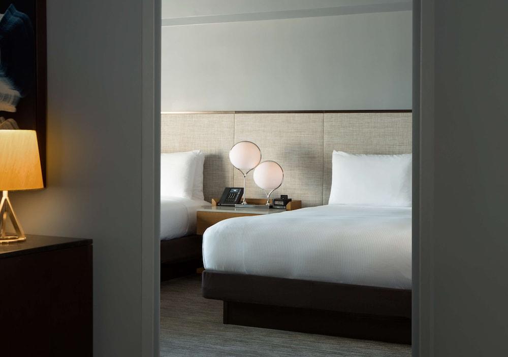 New York Hilton Midtown Room Type - EXEC STE 2 DBL HEARING