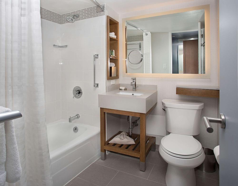New York Hilton Midtown Room Type - Skyline Room, 2 Double Beds