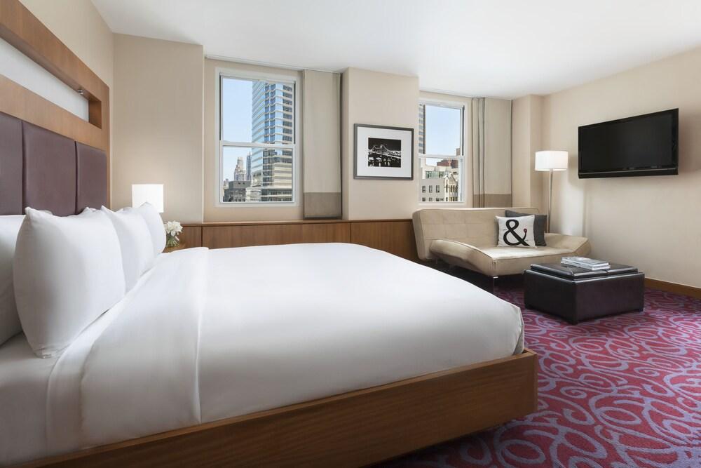 Renaissance New York Hotel 57 Room Type - Junior Suite Accessible Bathtub