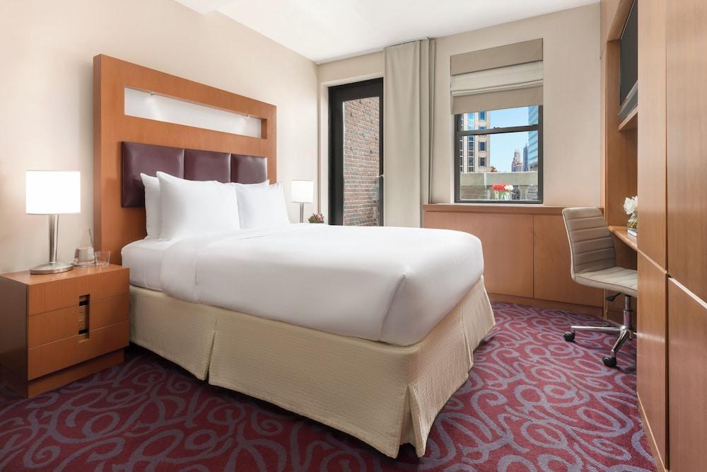 Renaissance New York Hotel 57 Room Type - Deluxe Queen with Terrace