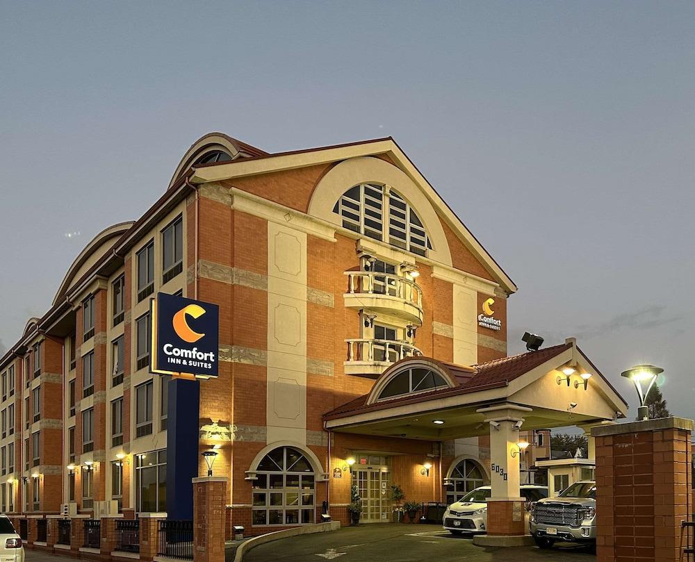 Comfort Inn & Suites LaGuardia Airport - Tap to explore photos