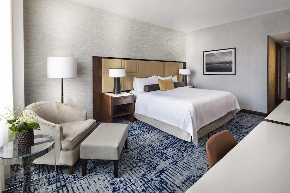 InterContinental - New York Times Square Room Type - 1 King Classic Low Floor InterContinental - New York Times Square Room Type - 1 King Classic Low Floor