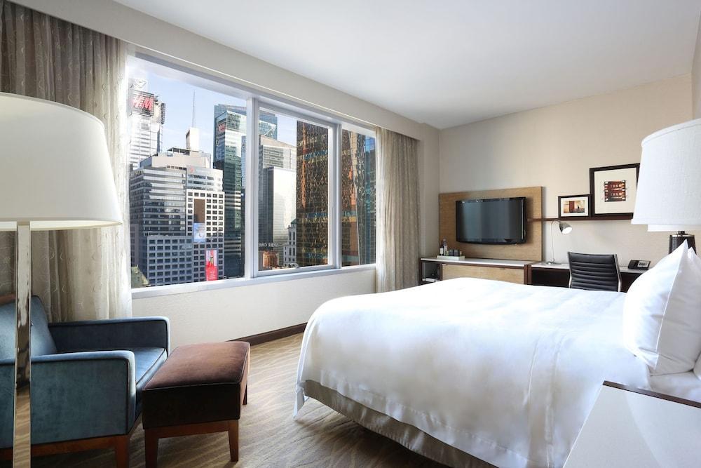 InterContinental - New York Times Square Room Type - Premium Room, 1 King Bed (Skyline View) InterContinental - New York Times Square Room Type - Premium Room, 1 King Bed (Skyline View)