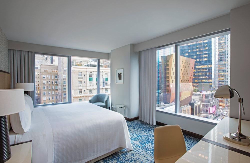InterContinental - New York Times Square Room Type - Premium Room, 1 King Bed, Corner (Midtown View)