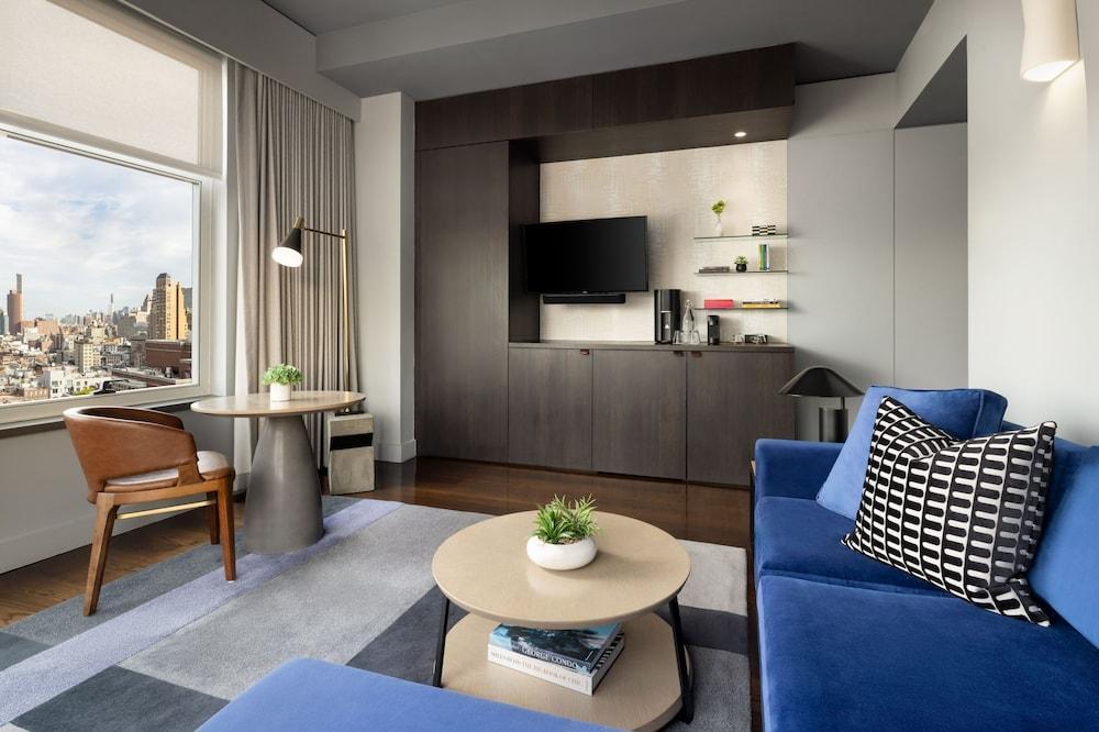 ModernHaus SoHo Room Type - Suite, Mobility Accessible (Horizon, Roll-In Shower)