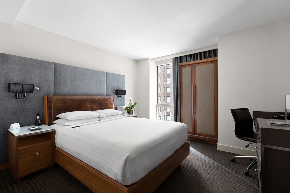 Hotel 48LEX New York Room Type - Queen Salon - Accessible