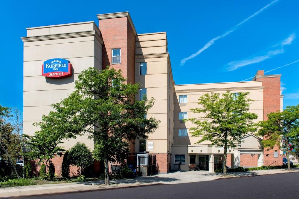 Fairfield Inn by Marriott LaGuardia Airport/Flushing - Tap to explore photos