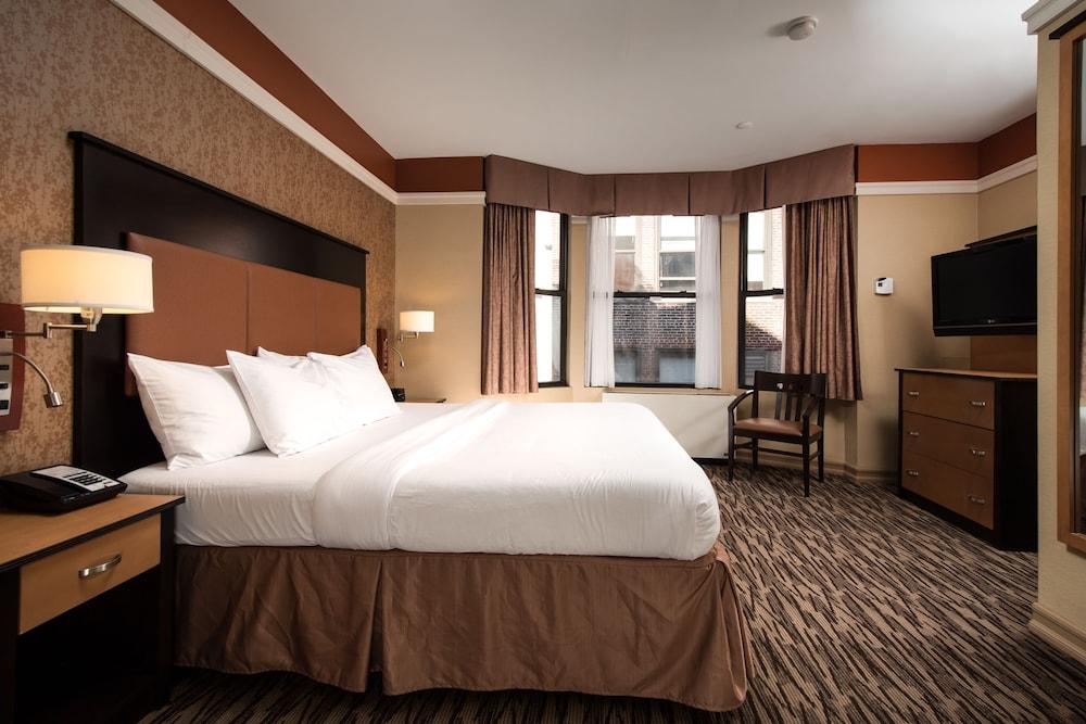 The Hotel @ Fifth Avenue Room Type - Deluxe Room, 1 King Bed