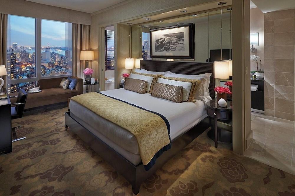 Mandarin Oriental, New York Room Type - Room, 1 King Bed (Hudson View)