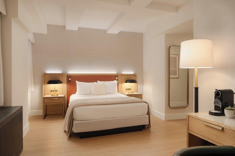 Aura Hotel Times Square Room Type - Superior Room, 1 Queen Bed