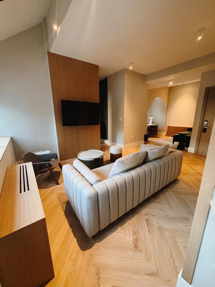Aura Hotel Times Square Room Type - Penthouse (Suite)