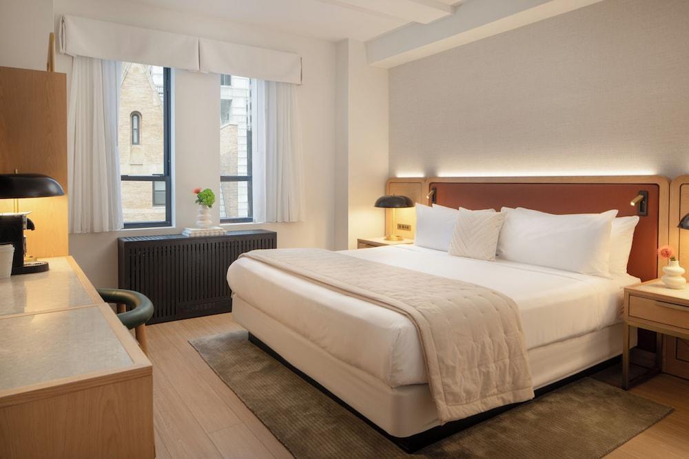 Aura Hotel Times Square Room Type - Deluxe Room, 1 King Bed